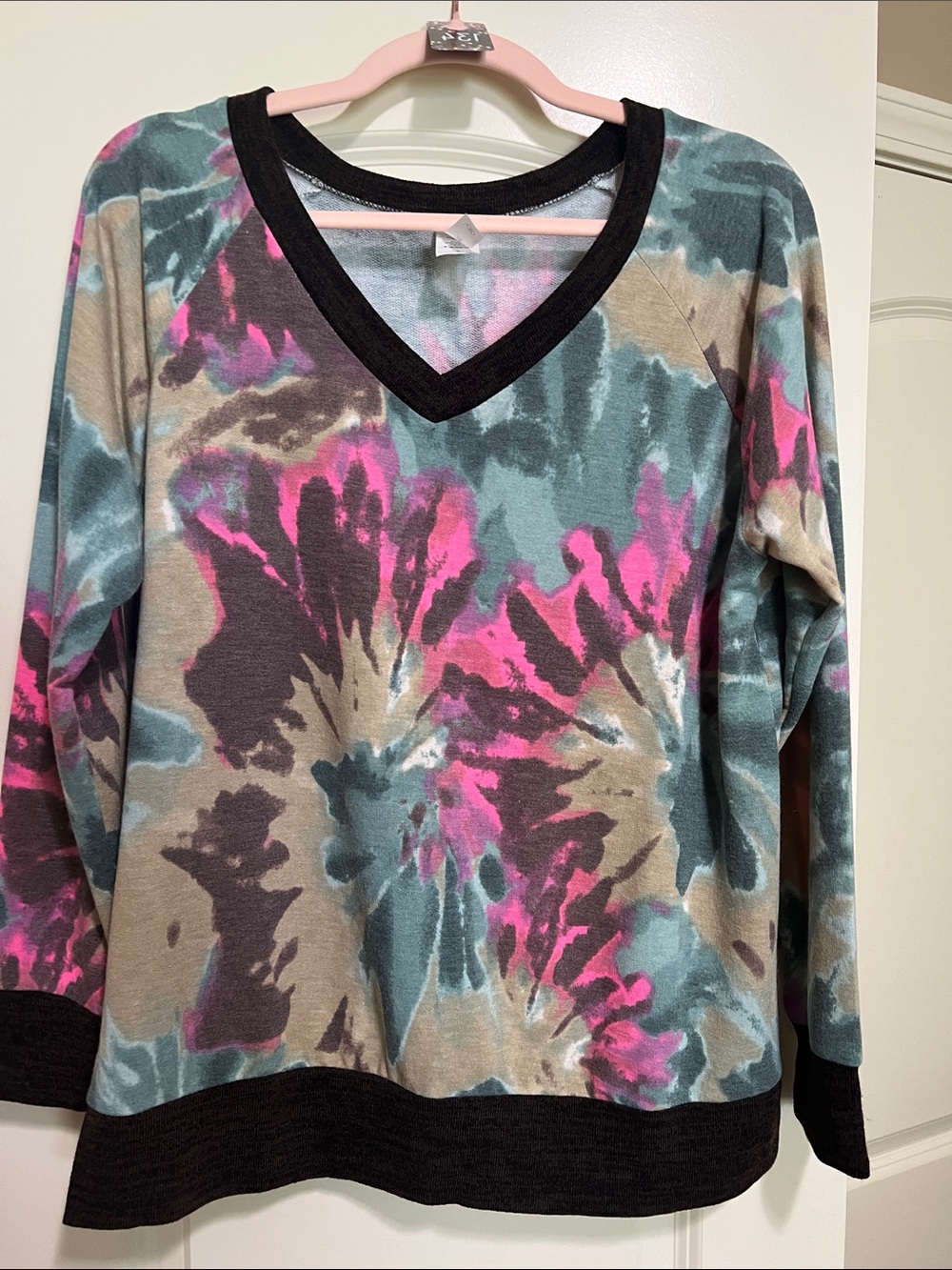 🌻🌻. Honeyme Tie-Dye V-Neck Sweatshirt in Teal, Pink & Tan H134